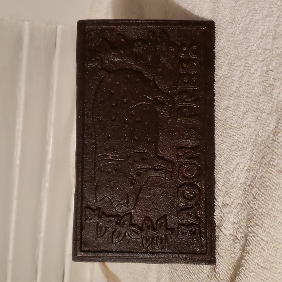 Cast Iron Bacon Press - Picture 5 of 7